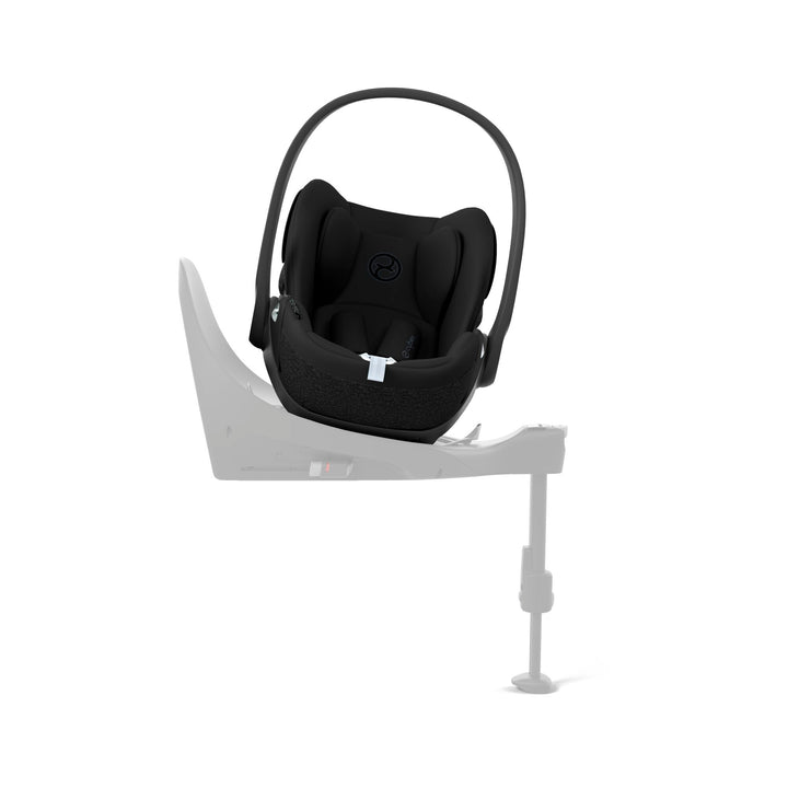 Cybex Cloud T i-Size baby-autostoel in zwart, getoond in liggende positie met ISOFIX basis.