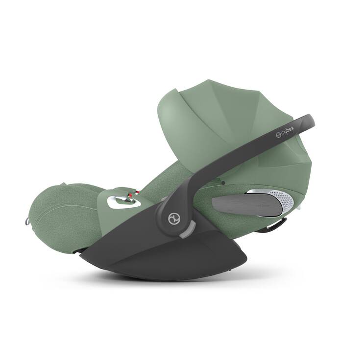 Cybex Cloud T i-Size baby-autostoel in leaf green, getoond in liggende positie met ISOFIX basis.