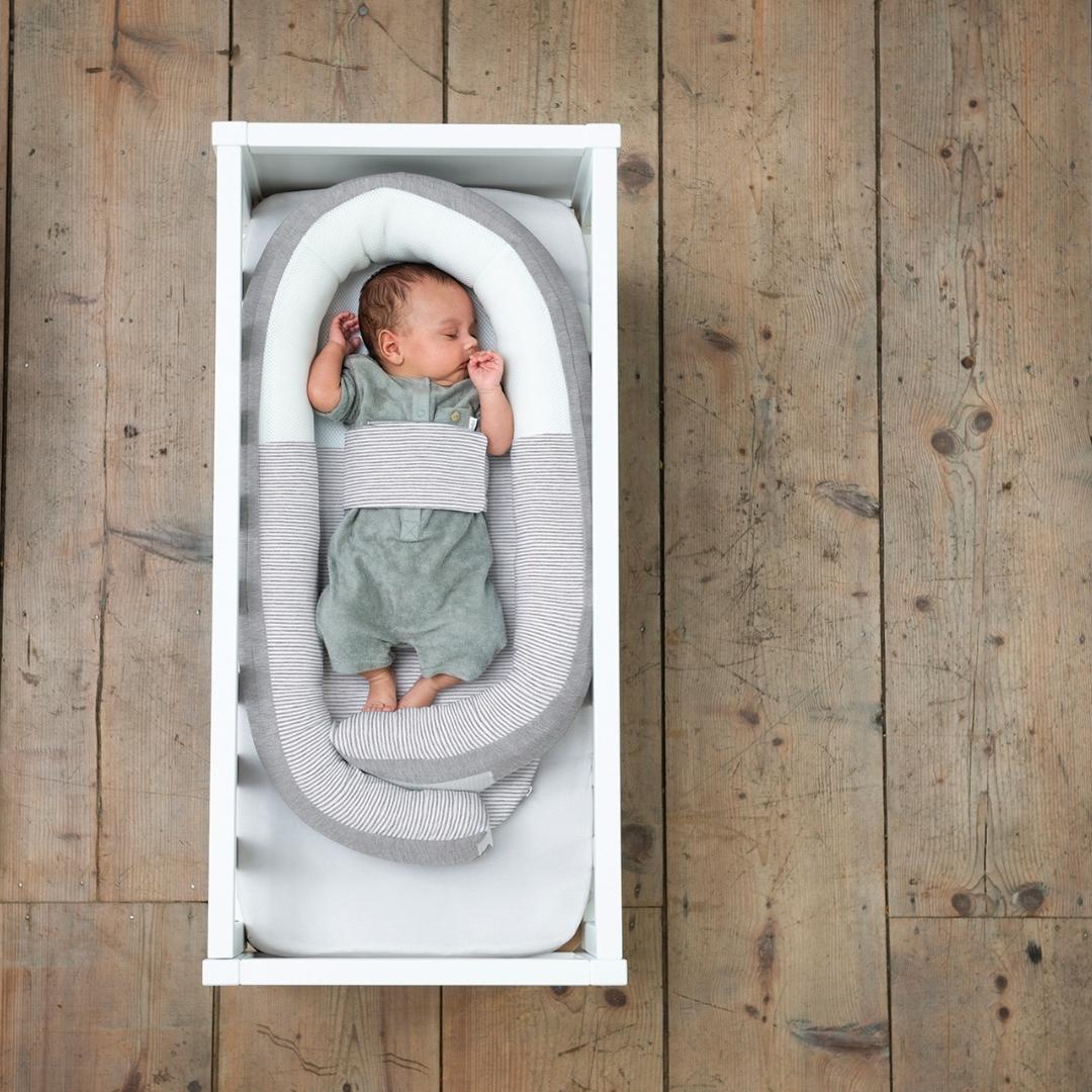 Doomoo Baby Nest Cocoon Classic Grey, knus en veilig nestje voor baby's, afneembare en wasbare hoes.