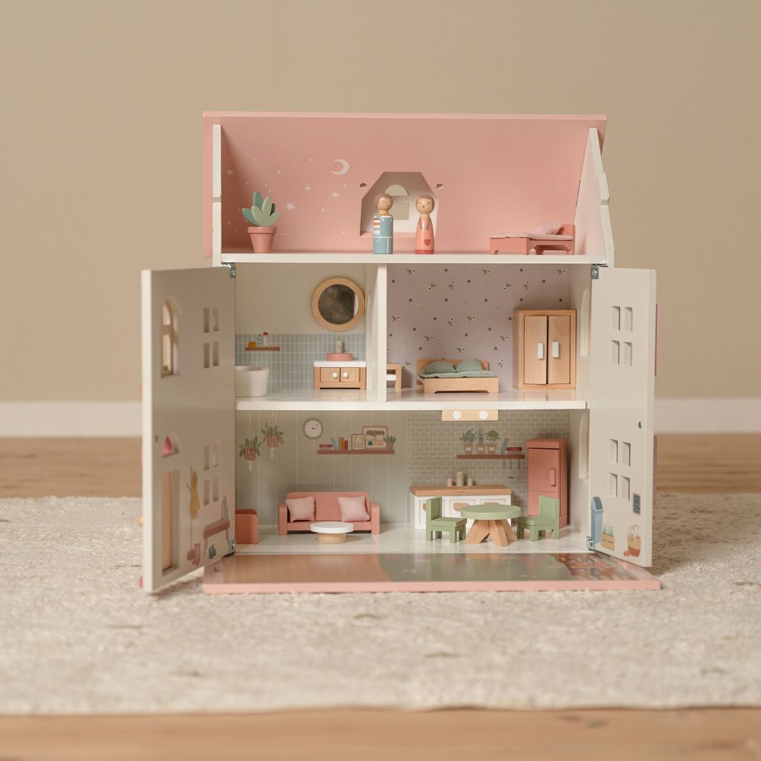 Little Dutch houten poppenhuis in wit met roze dak, compleet met Jim en Rosa pegdolls, open dak en meubels.