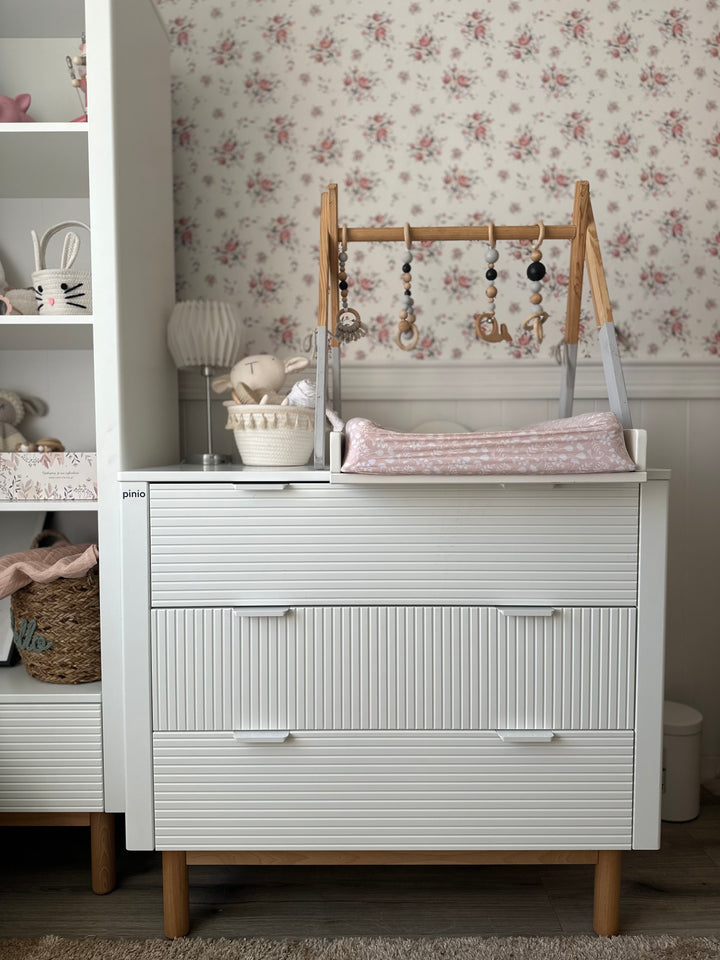 Witte Pinio Miloo commode met 3 lades en houten poten