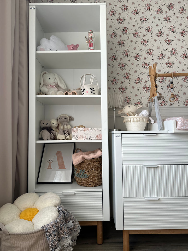 Witte Pinio Miloo commode met 3 lades en houten poten