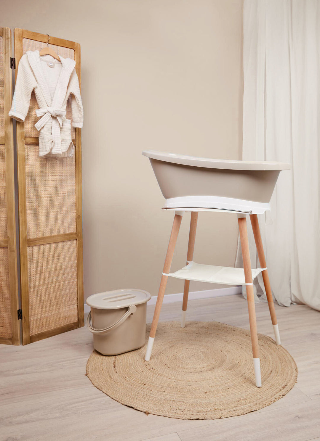 Bebe-jou babybad Sense Taupe met ergonomisch ontwerp voor comfort.