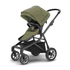 Thule Sleek kinderwagen, Midnight Soft Green on Black, met reiswieg, stijlvol en comfortabel.