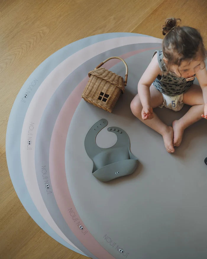 Ronde Noui Noui knoeimat van vinyl in de kleur Cocoa, Ø 115 cm