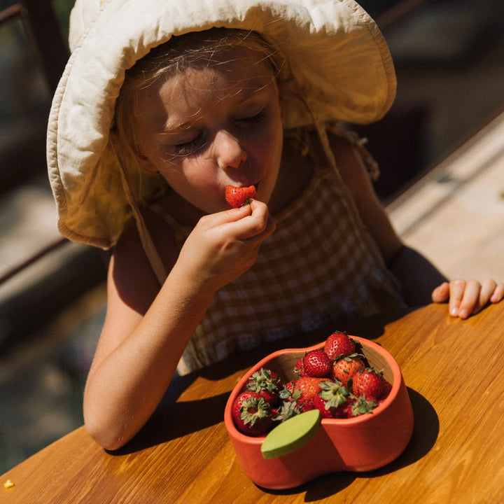 Oli & Carol - Eetset Bord + Lepel Wally Pepa The Apple | Rood