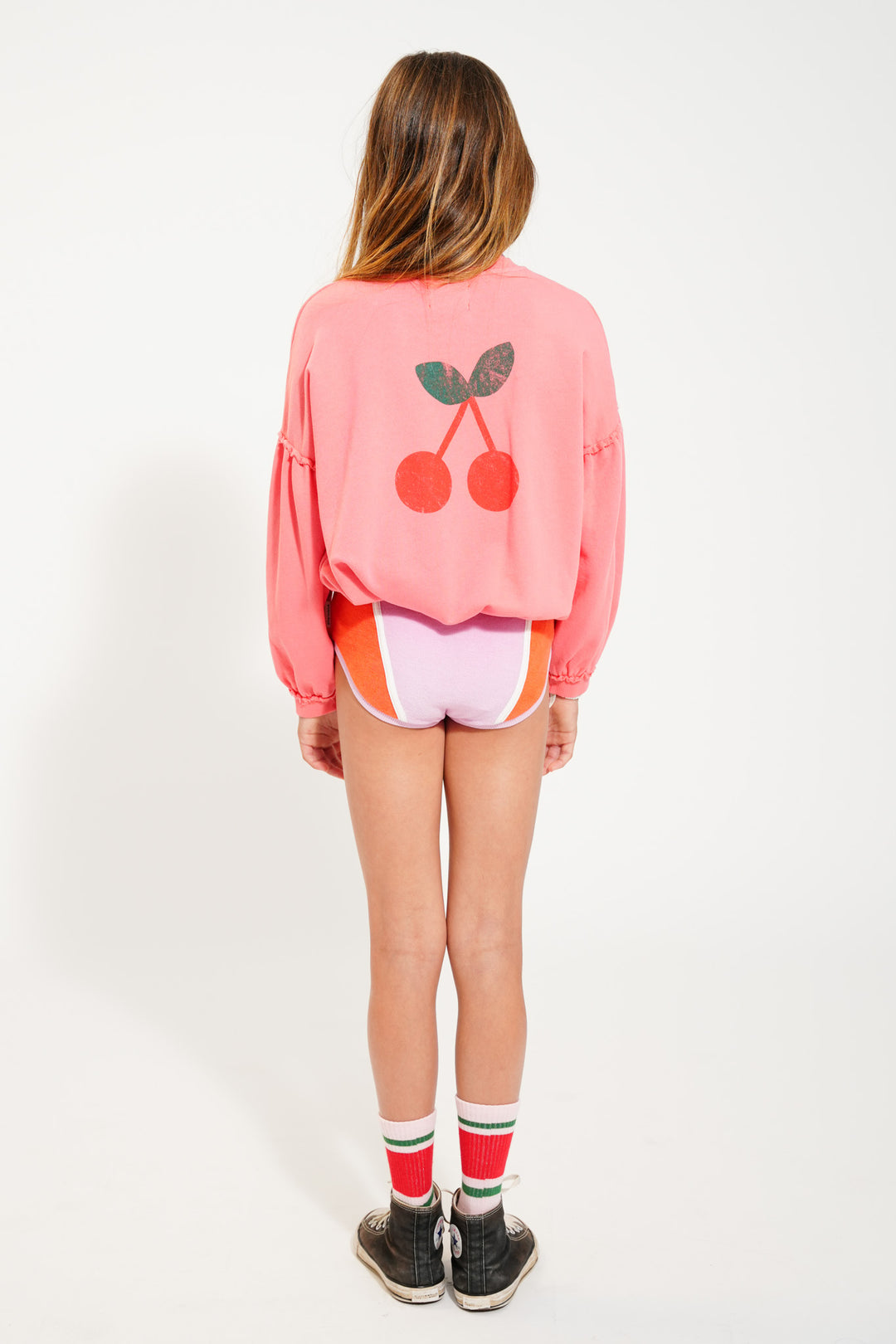 Roze sweater van Piupiuchick met Senior print, ruches op de mouwen en kersenprint op de achterkant