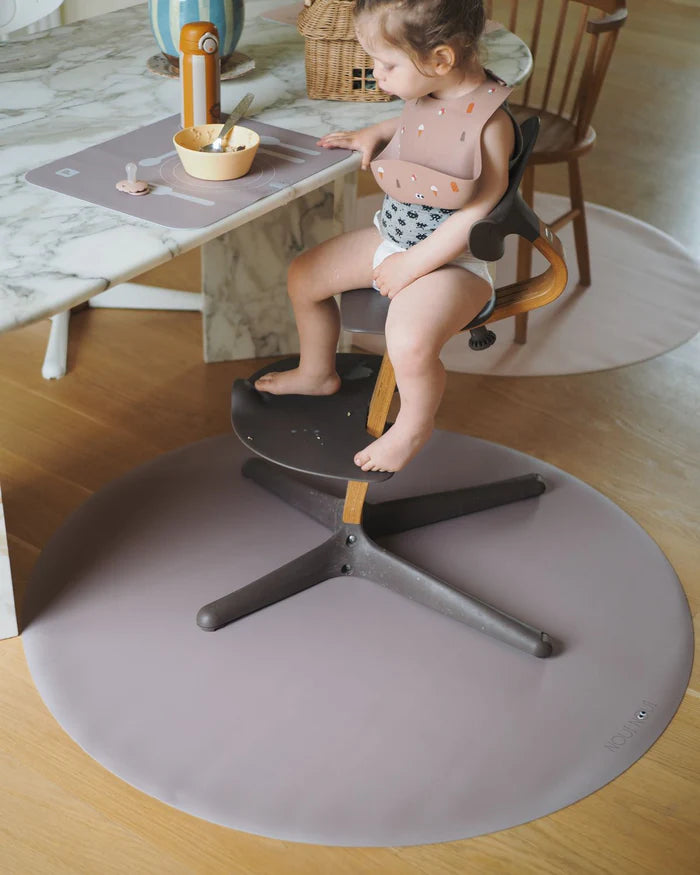Ronde Noui Noui knoeimat van vinyl in de kleur Cocoa, Ø 115 cm