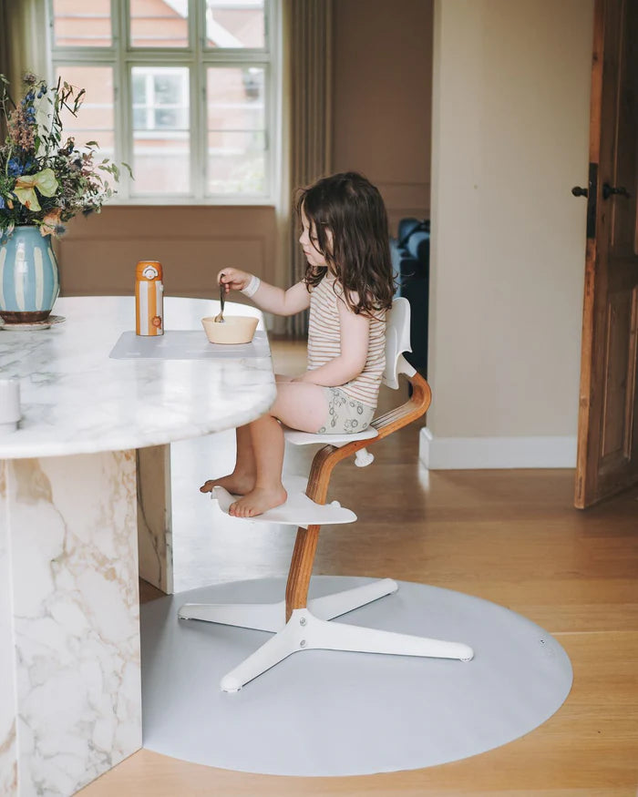 Ronde Noui Noui knoeimat van vinyl in de kleur Grey Powder, Ø 115 cm