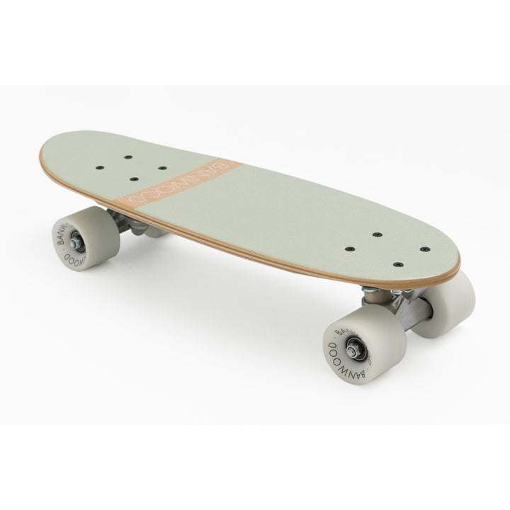 Banwood Skateboard Mint in speelse pasteltinten, ideaal voor comfortabel rijden op Canadees esdoornhout
